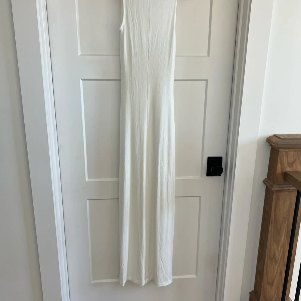 Iconic Skims Lounge White Maxi Dress - Picture 3 of 4